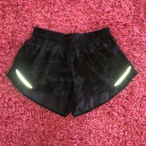 CAMO HOTTY HOT SHORTS